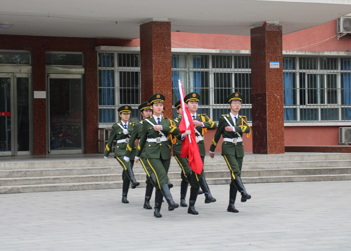 洛阳东方理工实验学校升旗暨优秀宿舍、优秀班集体表彰仪式