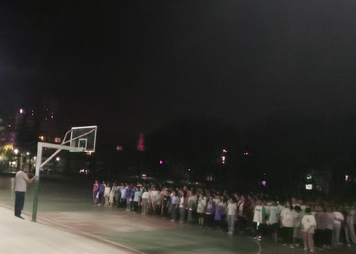 开展消防演练，筑牢安全防线--洛阳东方理工实验学校在宿舍楼举行夜间消防演练活动