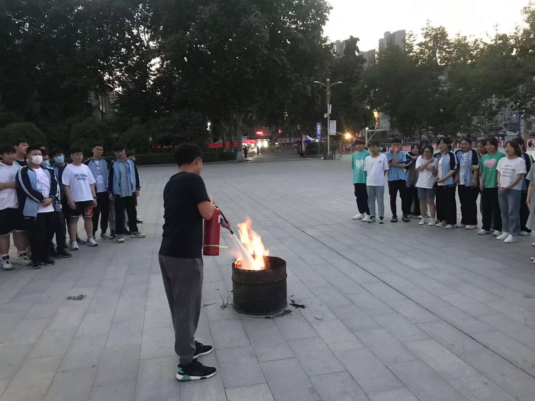 洛阳东方理工实验学校进行消防疏散演练 共筑安全“防火墙”